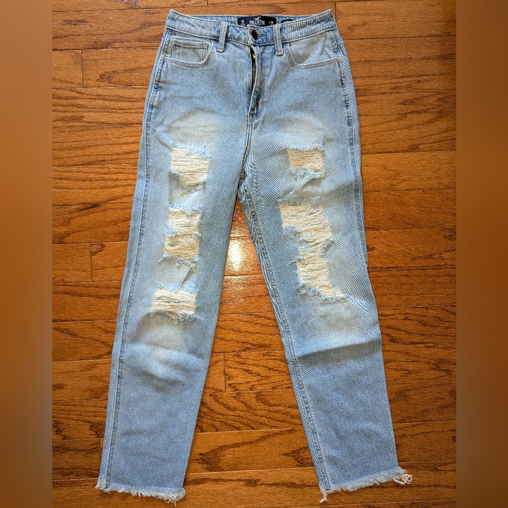 Hollister mom jeans - high rise - size 3 regular / 26 waist - straight leg